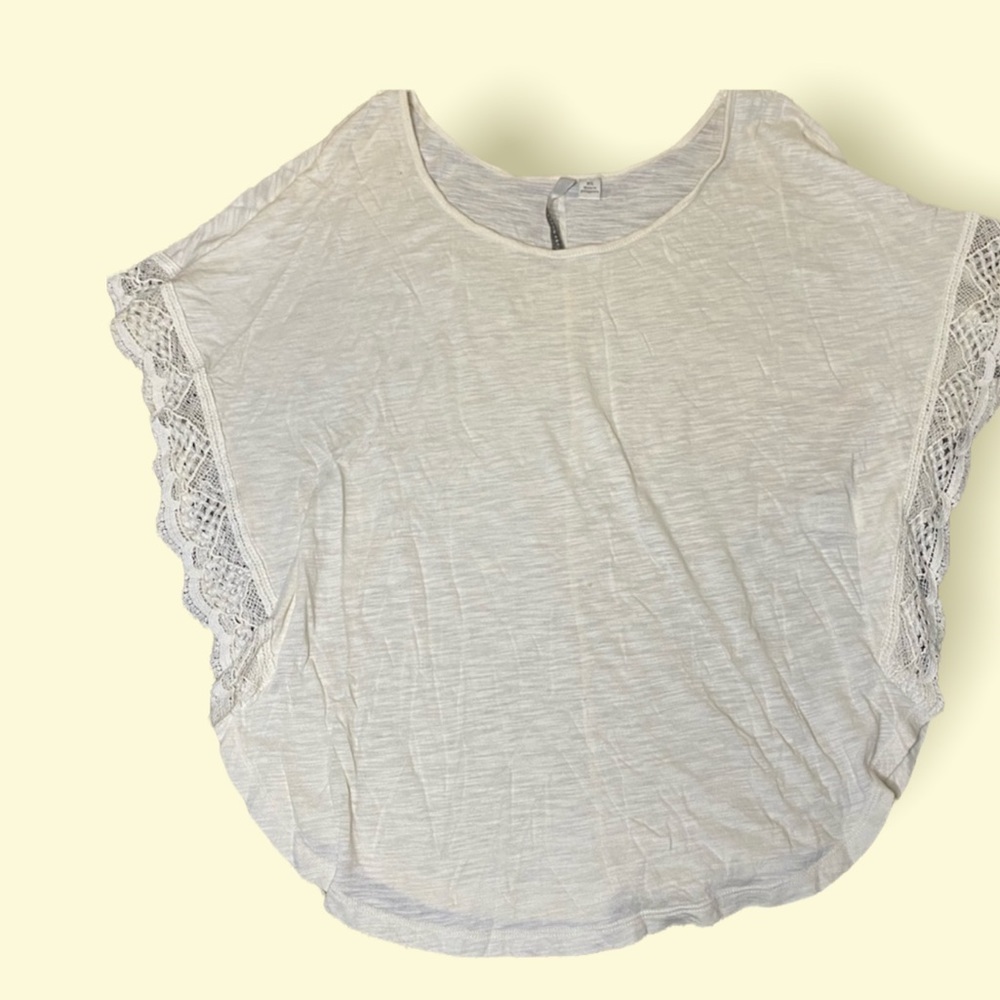 Lauren Conrad Cream Top with lace detail - Picture 2 of 7